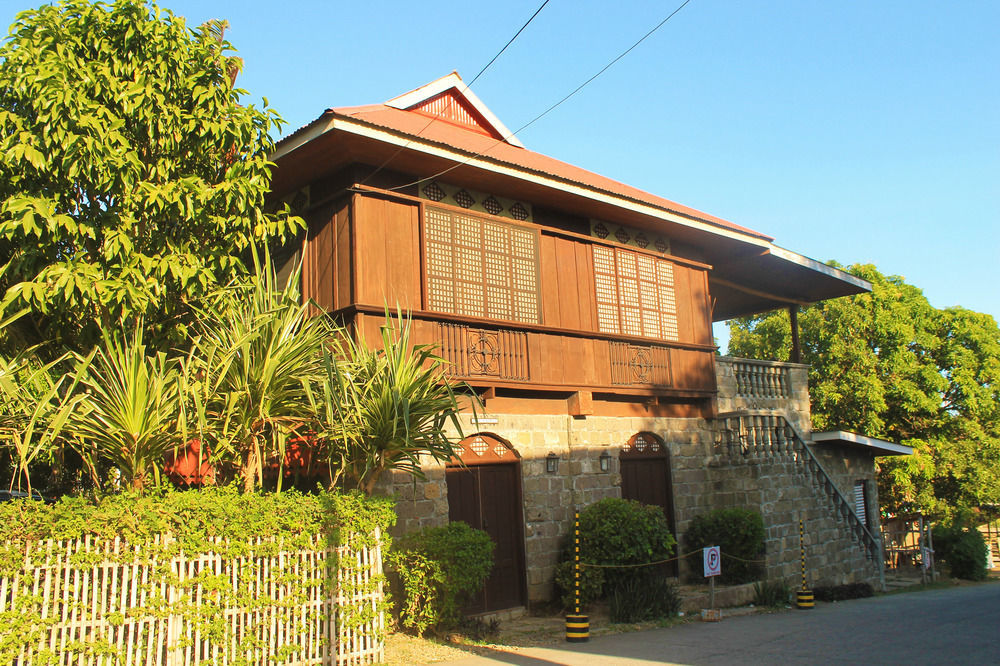 Paradores Del Castillo Bed & Breakfast Taal Exterior photo